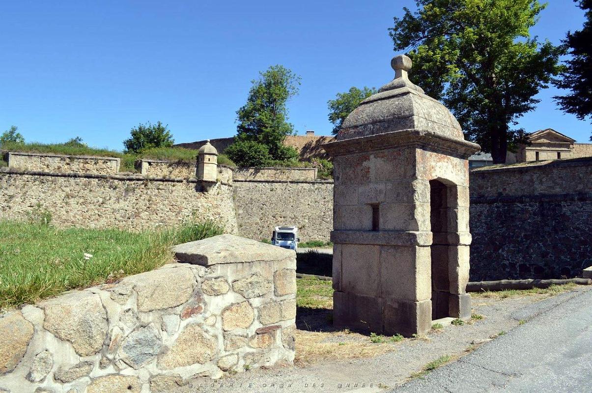 Mont Louis citadelle 007.jpg
